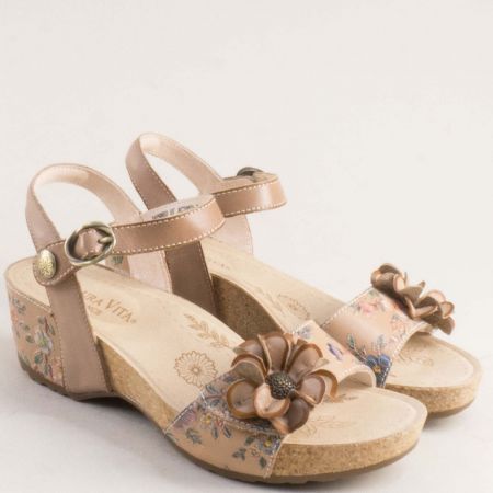 Бежови дамски сандали с пъстър принт на платформа LAURA VITA 0007929bjps