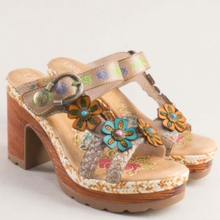 LAURA VITA дамски кафяви чехли на висок ток с флорални мотиви 0008049bjps