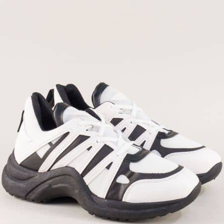 Дамски спортни обувки с връзки в черно и бяло 010-40bch