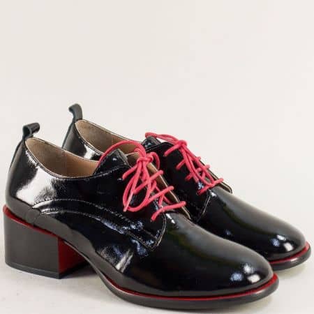 Дамски обувки от естествен черен лак на среден ток 010766lch