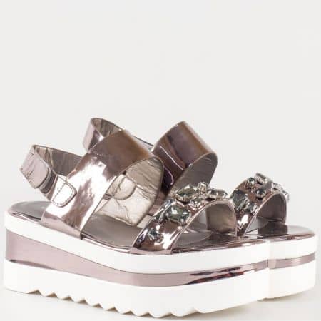 Ултра модерни дамски сандали с метален блясък на бяла грайферна платформа- Eliza с велкро лента 01152brz