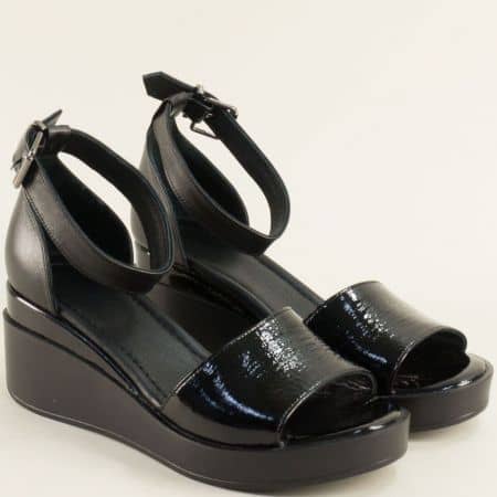 Естествен лак дамски сандали със затворена пета в черно 01832chlch