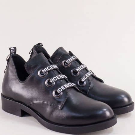 Черни дамски обувки на нисък ток с ефектни връзки от кожа 023620ch