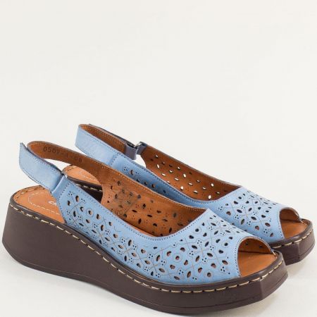 Дамски сандали с нежна перфорация естествена кожа в синьо  0507s