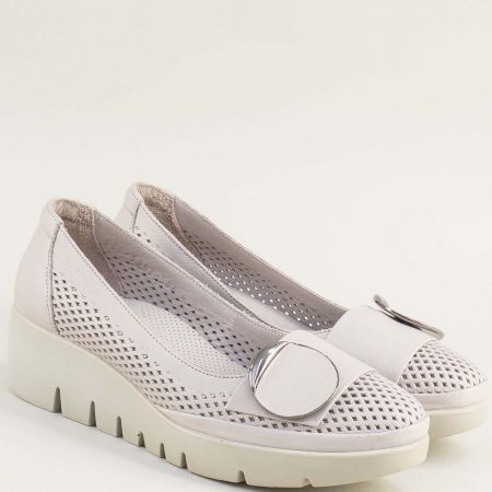 Сиви дамски обувки с метален детайл на платформа 0555392sv