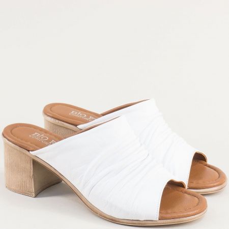 Бели дамски чехли на среден ток естествена кожа 06115b1