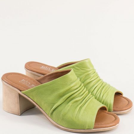 Естествена кожа дамски чехли в зелено с цяла лента 06115z1