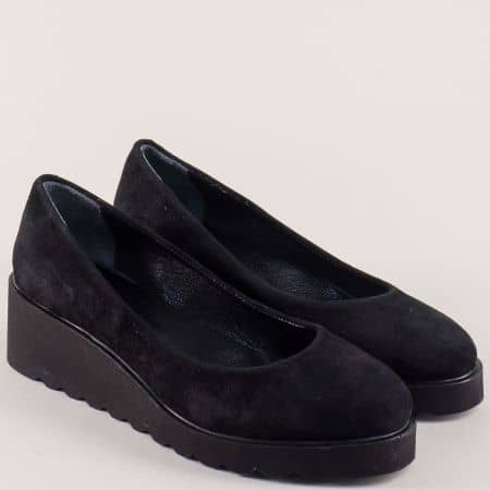 Велурени дамски обувки в черен цвят на платформа  1041907vch