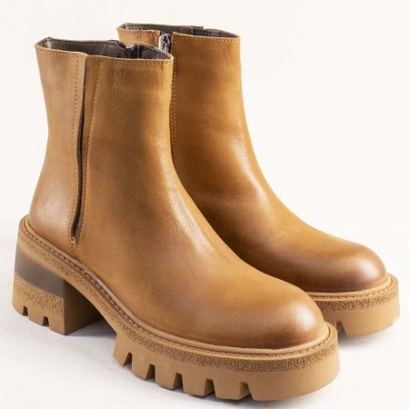 Топли дамски боти естествена кожа в кафяв цвят на платформа и ток 10466k