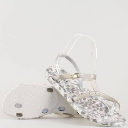 Дамски атрактивни сандали изработени от висококачествен гумен материал с камъни в сребристо 1056sr