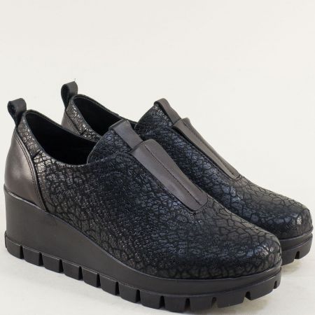 Дамски обувки на платформа естествена кожа в черно с интересен принт 120114229zch