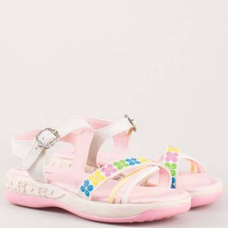 Детски модерни сандали в розово и бяло с катарама и флорален принт 1221211b
