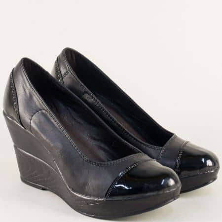 Черни дамски обувки на клин ходило от естествен лак и кожа 14010383ch