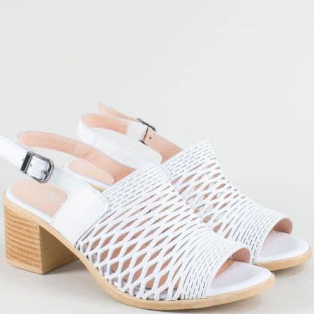 Бели дамски сандали от естествена кожа на среден ток 1417296db