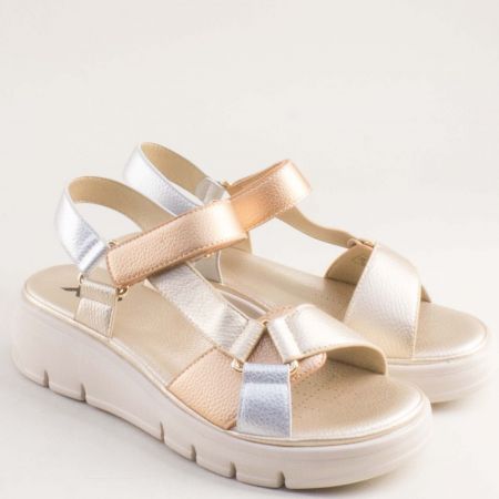 Модерни дамски сандали в златист цвят с сребърни и бронзови каишки 145398zlsr