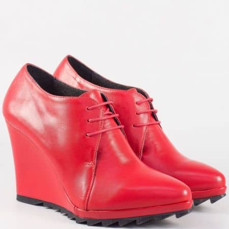 Модерни дамски обувки от естествена кожа в червено на платформа 15253chv