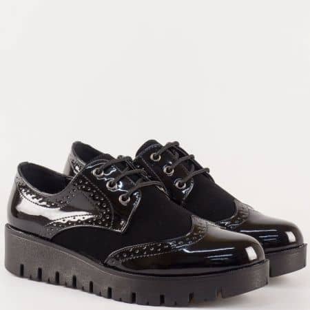 Черни дамски обувки на грайферна платформа с швейцарски мотиви 156921lch