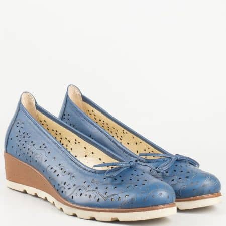 Дамски български обувки на клин ходило с кожена ортопедична стелка- Nota Bene от синя естествена кожа с перфорация 16233933s