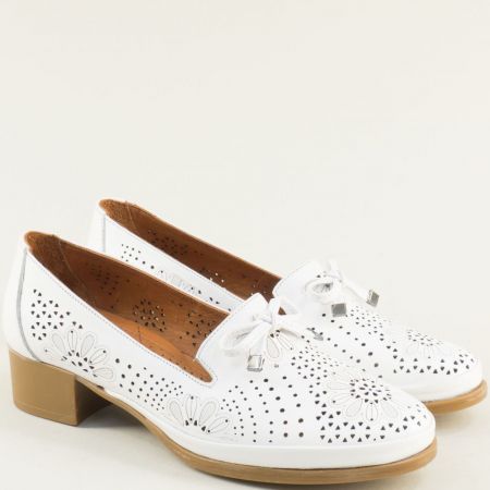 Дамски обувки с перфорация на среден ток естествена кожа  в бяло 1709214b