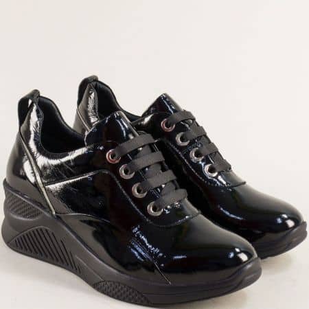 Дамски лачени обувки на платформа в черно 1711lch