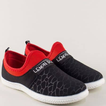 Спортни дамски обувки в червено и черно с ластик 17218ch