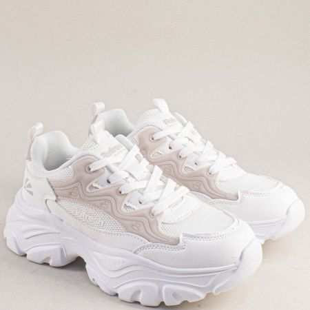 Атрактивни дамски сникърси в бял цвят със закачлив бежов акцент 175048b