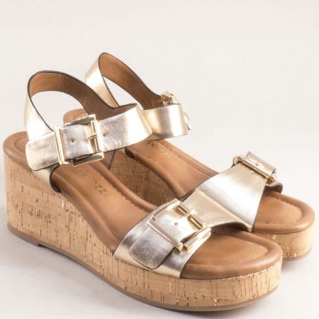 MARCO TOZZI комфортни дамски сандали в модерен златист цвят 2-28389-940