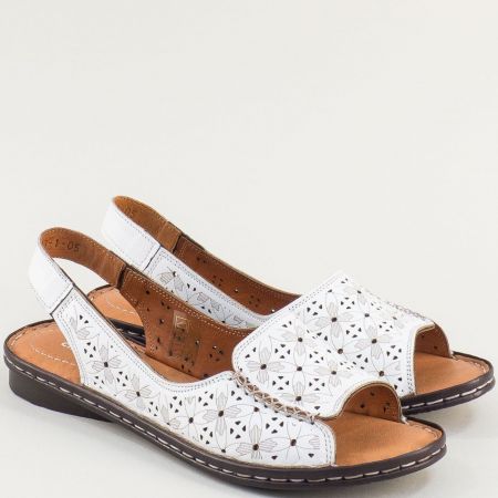 Комфортни дамски сандали в бяло естествена кожа 22231b