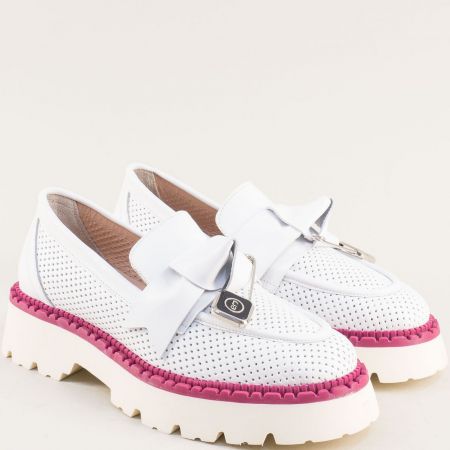 Атрактивни дамски обувки на модерно ходило в бяла естествена кожа 2302062b