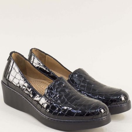Модерни дамски обувки от естествен лак с ефектен кроко принт  233krlch