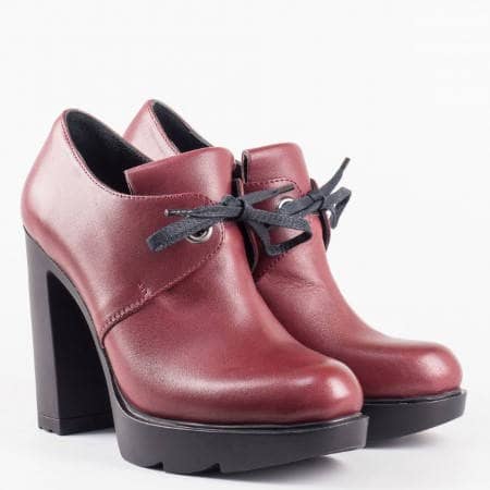 Атрактивни дамски обувки с връзки от естествена кожа в цвят бордо 24696bd