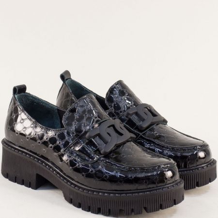 Комфортни лачени дамски обувки на платформа в черно 2505krlch