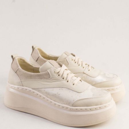 Естествена кожа дамски бежови сникърси със сатенен детайл на платформа 26-224916bj