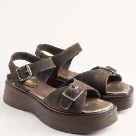 Естествен велур дамски сандали с катарама в кафяв цвят 260601633vkk