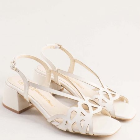 Модерни дамски кожени сандали с нежна каишка с катарама в бежов цвят 29450lbj