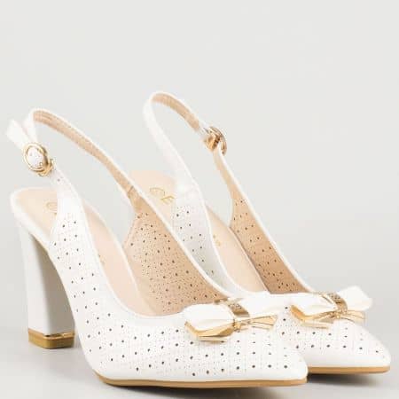 Елегантни бели дамски обувки с отворена пета  30069645b