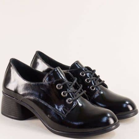 Черен лак дамска обувка на среден ток 3089618lch