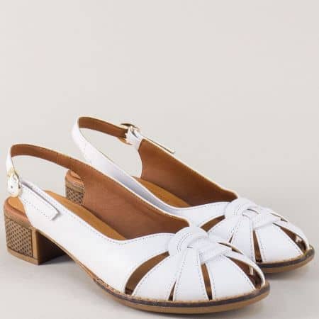 Бели дамски обувки от естествена кожа на среден ток 321b