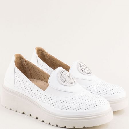 Комфортни дамски обувки на платформа в бяла кожа 35365622b