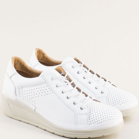 Дамски обувки на платформа от естествена кожа в бял цвят 354422520b