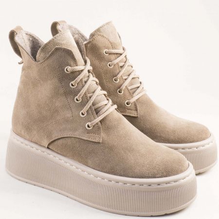 Естествен велур дамски боти на атрактивно ходило в бежов цвят