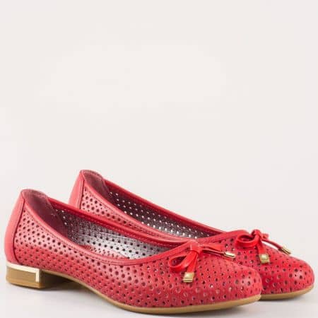 Дамски комфортни обувки, тип балерина, произведени от 100% естествена кожа с перфорация в червен цвят 39257chv
