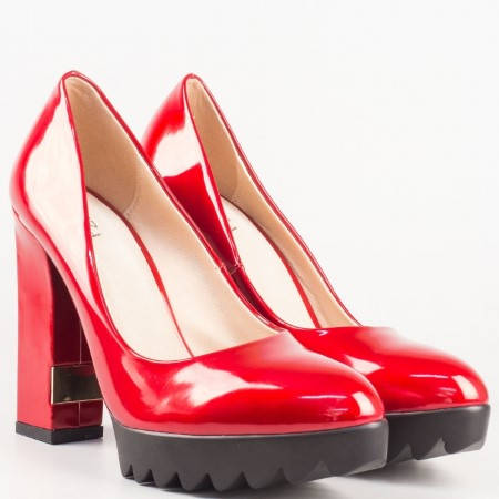 Червени дамски обувки на грайферна платформа в предната част и висок стабилен ток 427lchv