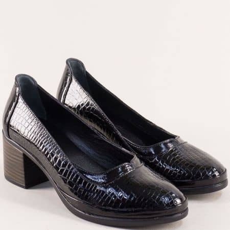 Черен лак дамска обувка на среден ток 44086196krlch