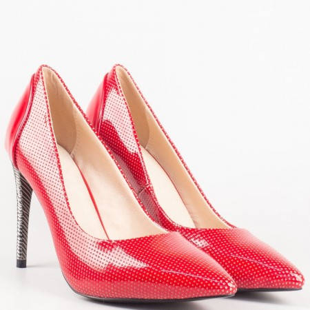 Стилни червени дамски обувки на висок ток с перфорация 478lchv