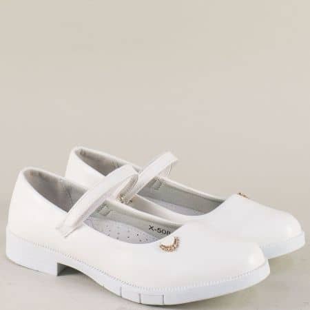Бели детски обувки с коланче и лепка 5085b
