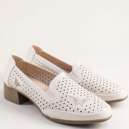 Бежови дамски обувки с нежна перфорация на среден ток 593020bj