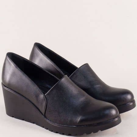 Комфортни дамски обувки на клин ходило в черно 611430ch
