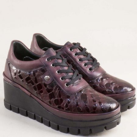 Естествена кожа дамски обувки в цвят бордо с кроко мотиви 70044krbd