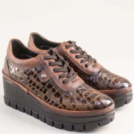 Дамски ежедневни обувки на платфорна в кафяв цвят с кроко принт 70044krk